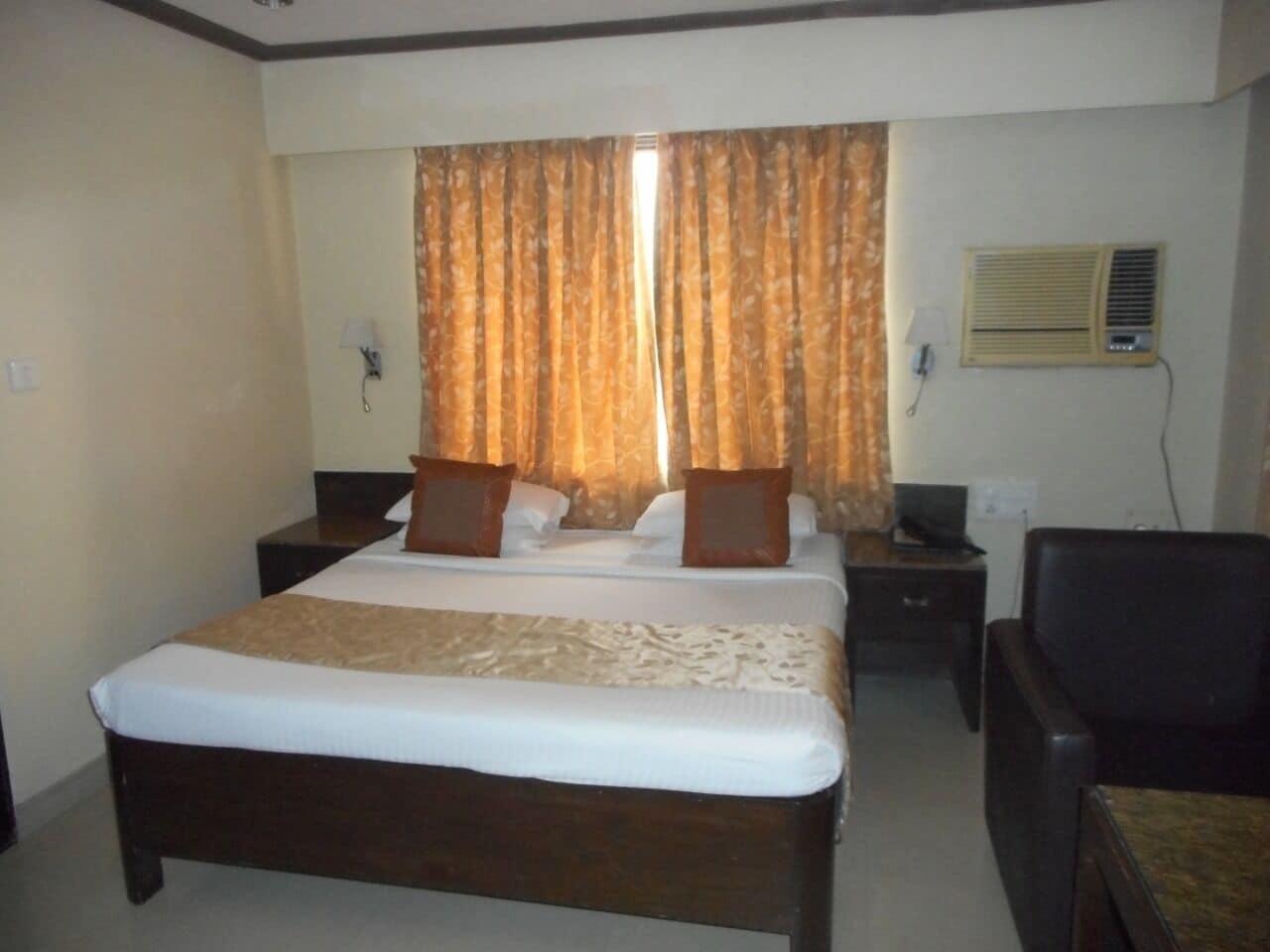 Kings International Juhu Hotel Mumbai Exterior photo