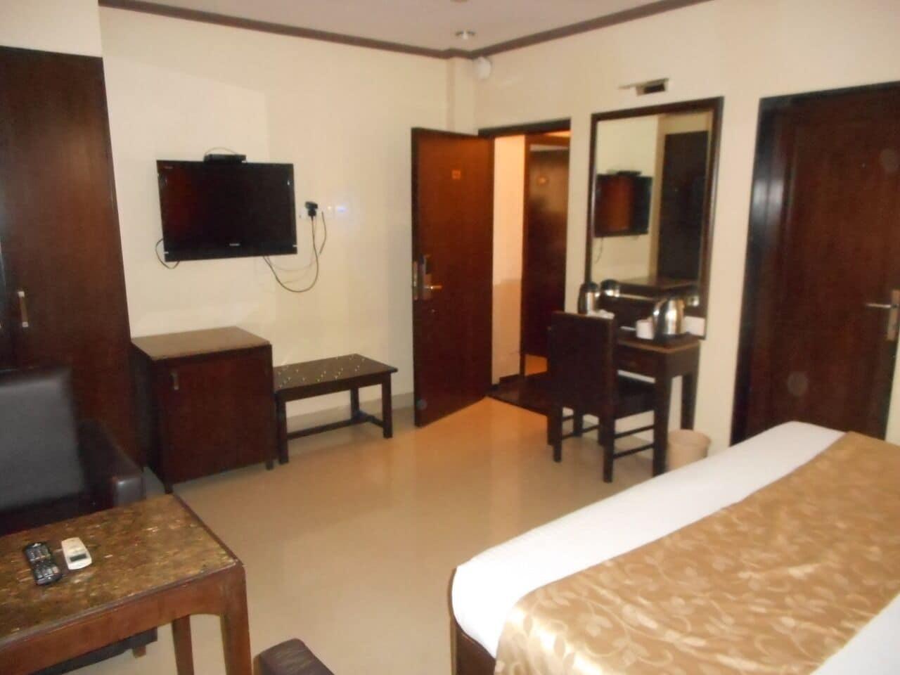 Kings International Juhu Hotel Mumbai Exterior photo