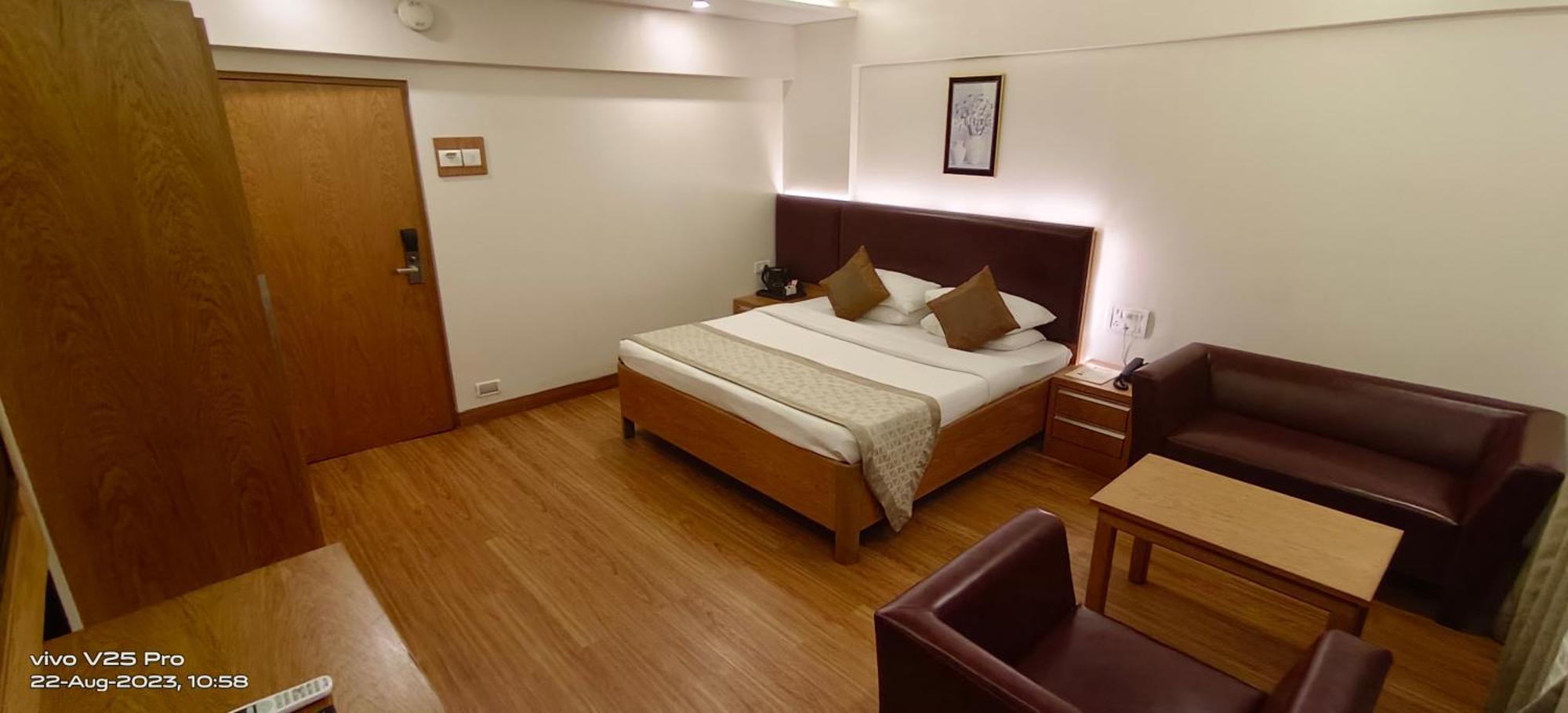 Kings International Juhu Hotel Mumbai Exterior photo