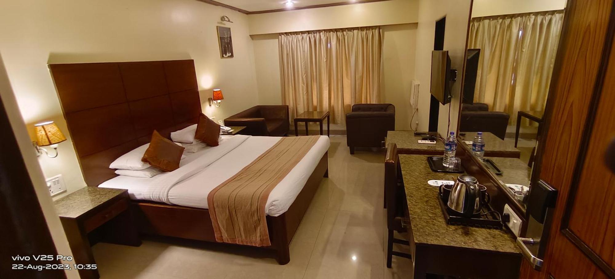 Kings International Juhu Hotel Mumbai Exterior photo