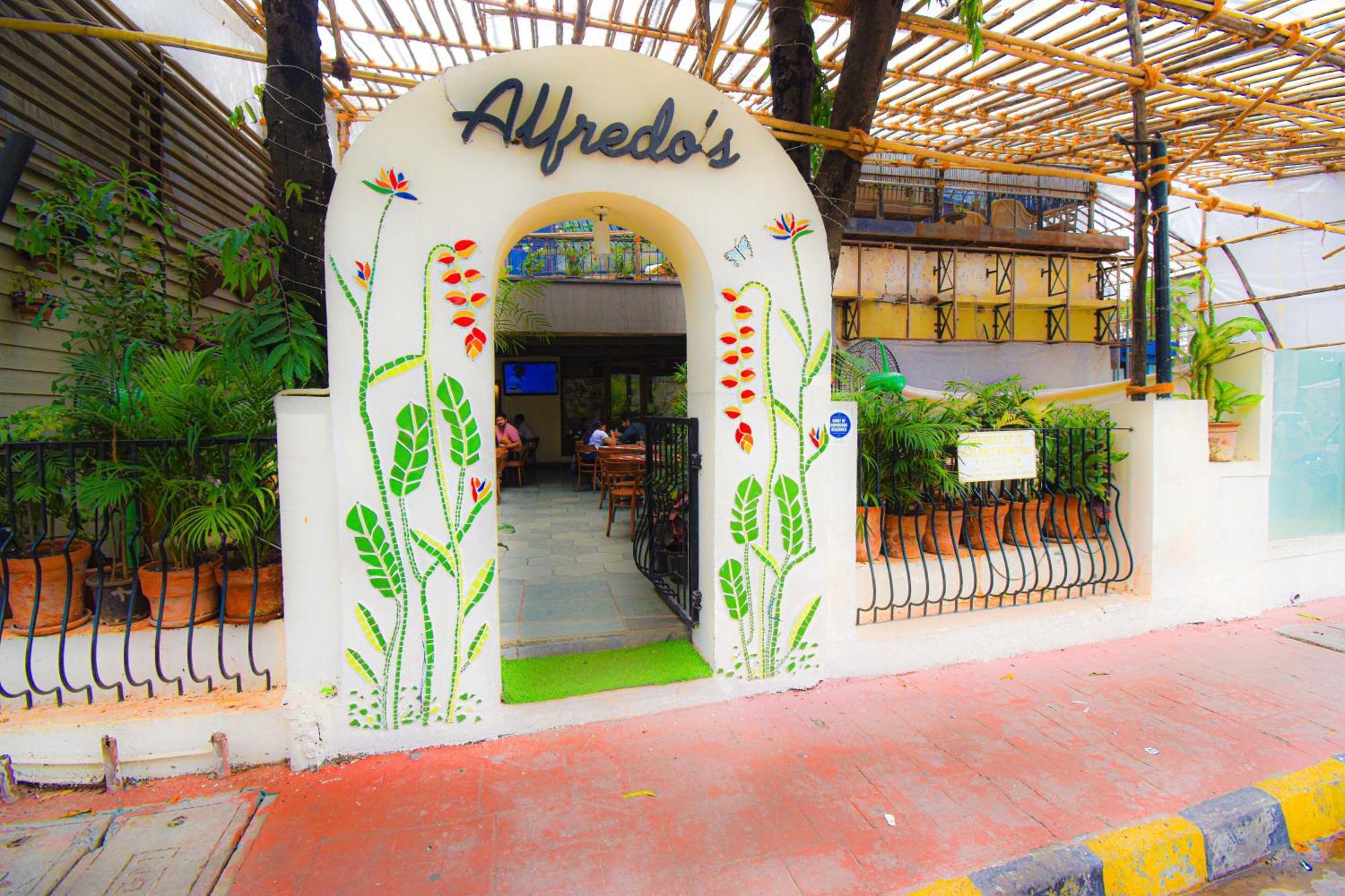 Kings International Juhu Hotel Mumbai Exterior photo