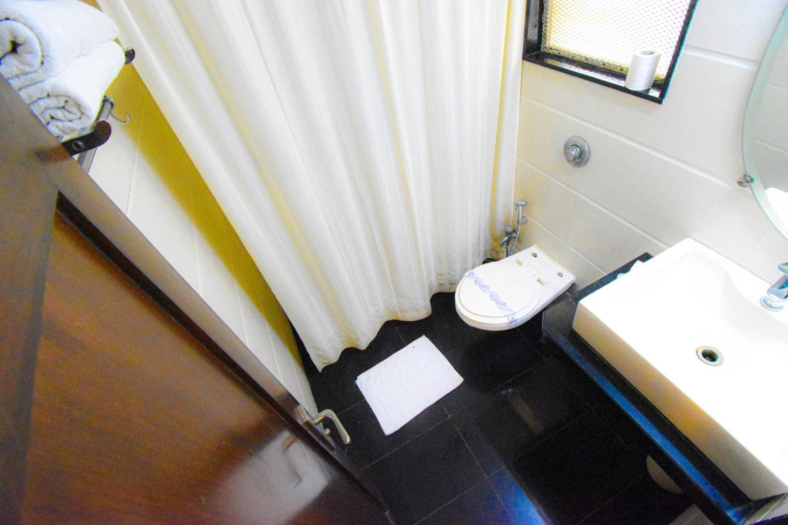 Kings International Juhu Hotel Mumbai Exterior photo