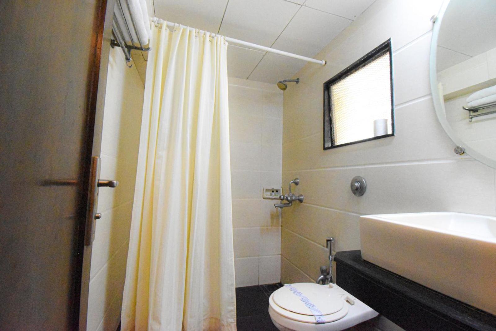 Kings International Juhu Hotel Mumbai Exterior photo