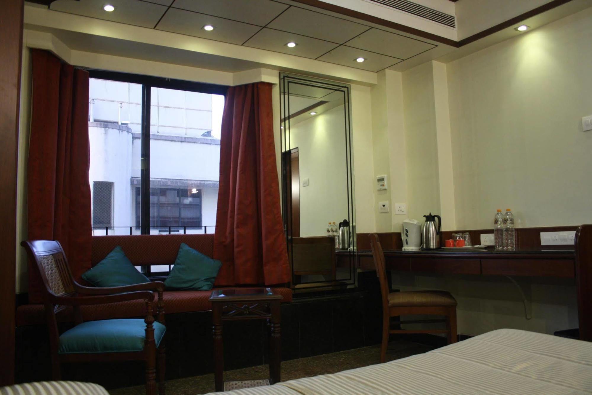 Kings International Juhu Hotel Mumbai Exterior photo