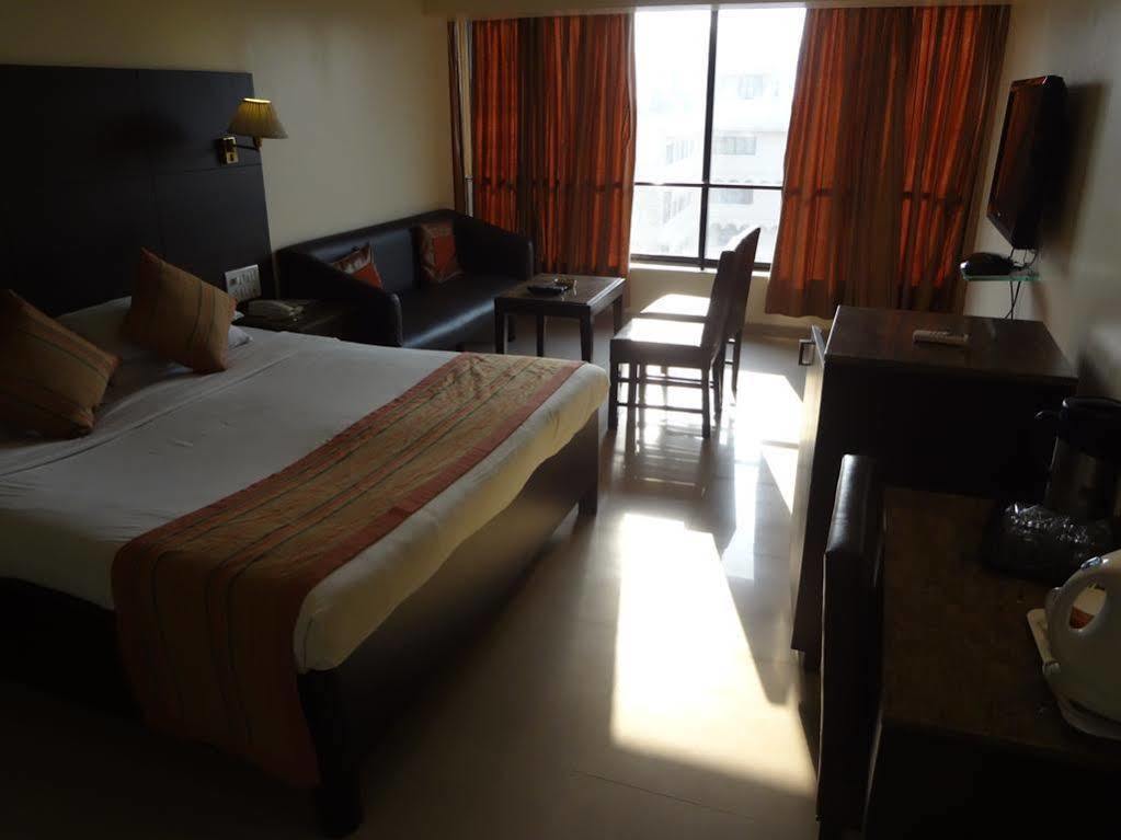 Kings International Juhu Hotel Mumbai Exterior photo