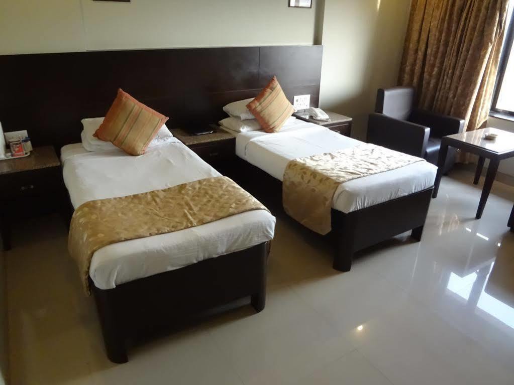 Kings International Juhu Hotel Mumbai Exterior photo